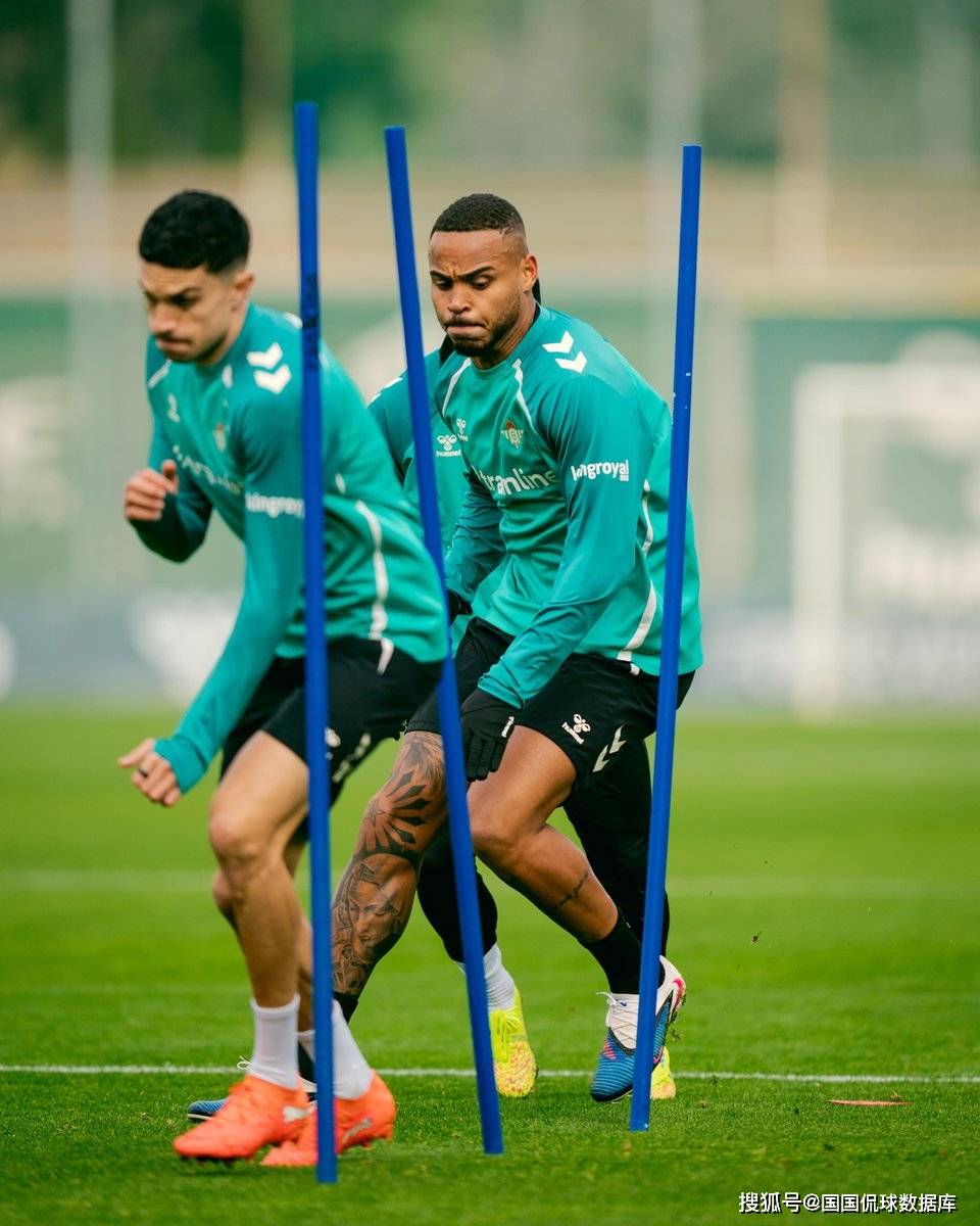 法兰克福大胜比利亚雷亚尔，半决赛晋级的简单介绍